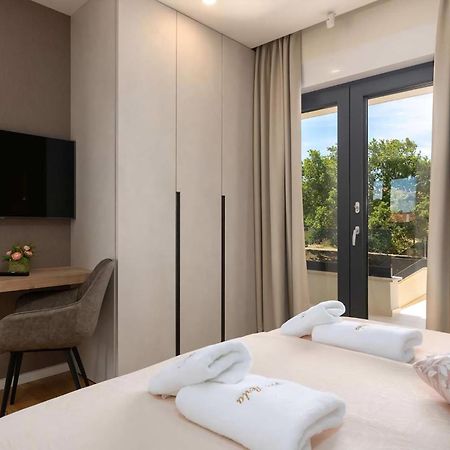 Luxurioese Villa Perla Mit Pool Und Jacuzzi Porec Esterno foto