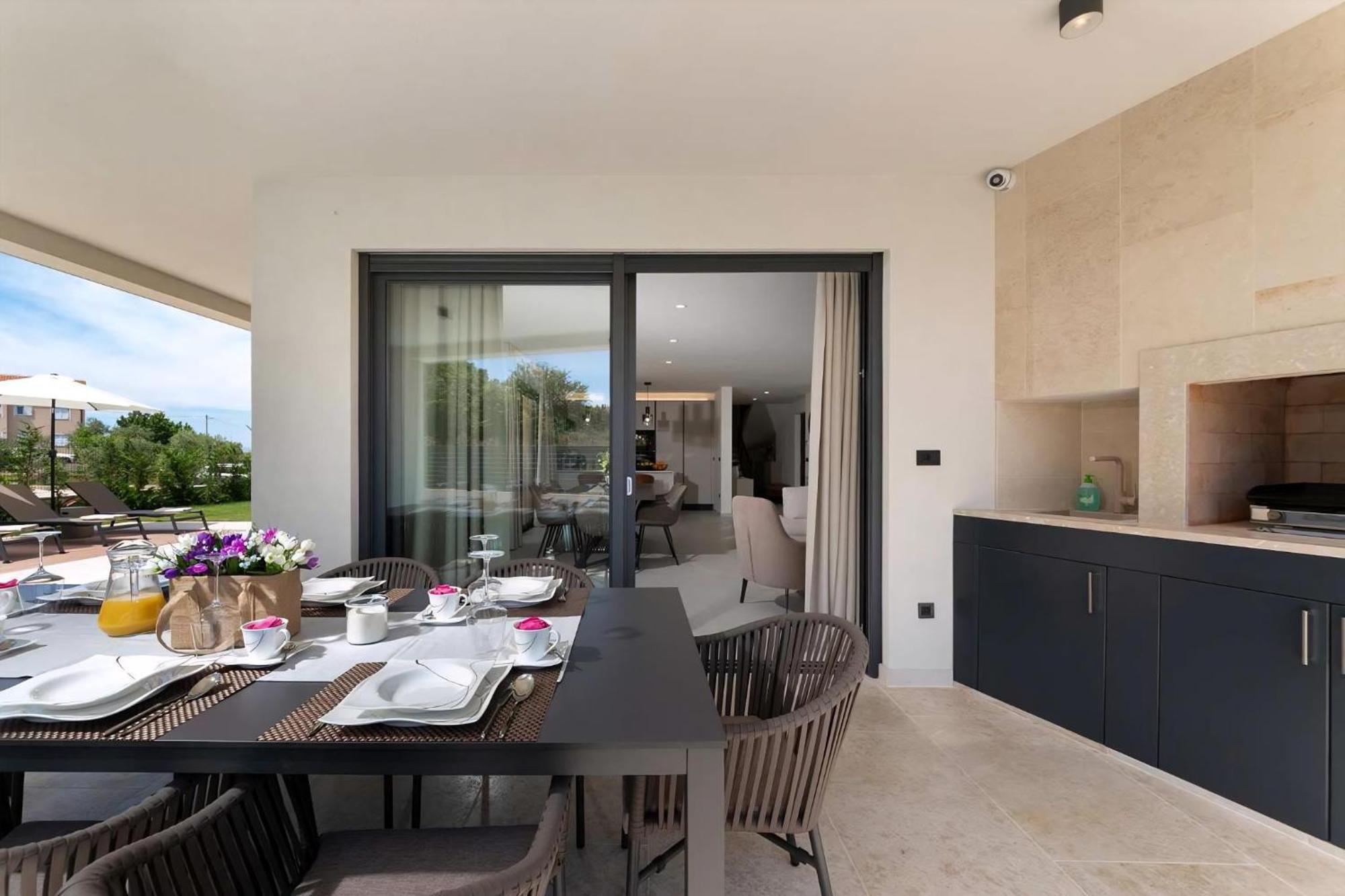 Luxurioese Villa Perla Mit Pool Und Jacuzzi Porec Esterno foto