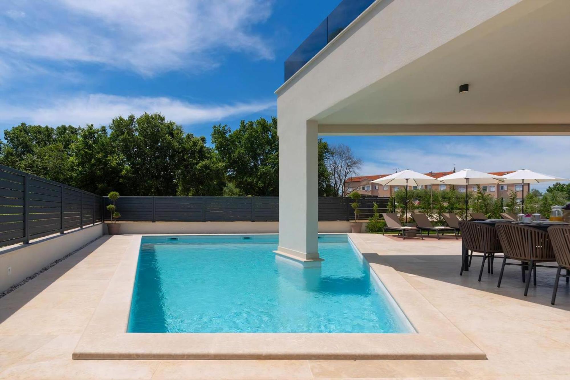 Luxurioese Villa Perla Mit Pool Und Jacuzzi Porec Esterno foto