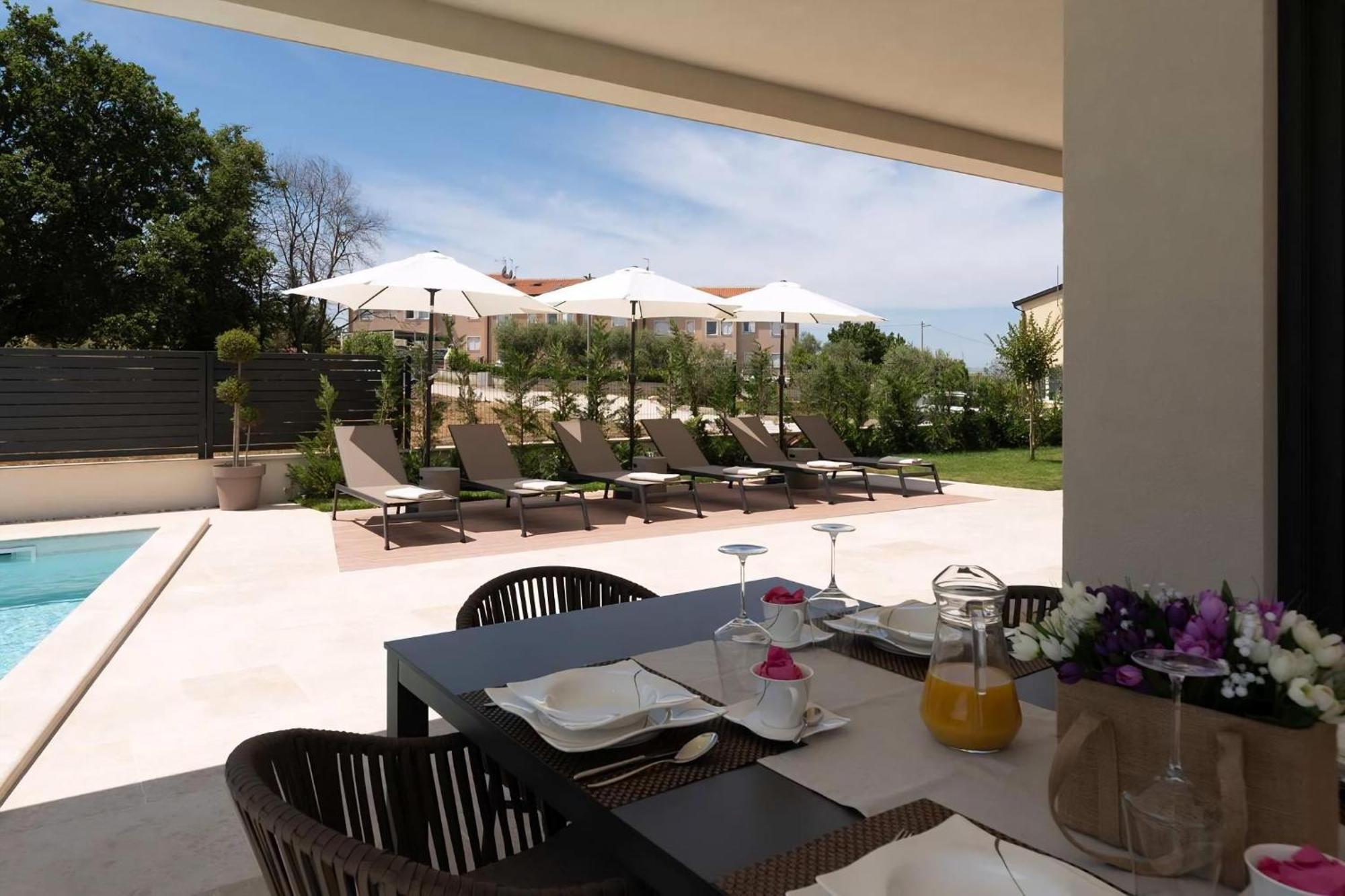 Luxurioese Villa Perla Mit Pool Und Jacuzzi Porec Esterno foto