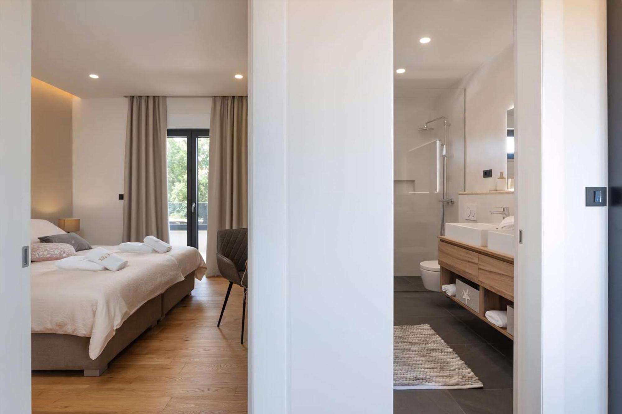 Luxurioese Villa Perla Mit Pool Und Jacuzzi Porec Esterno foto