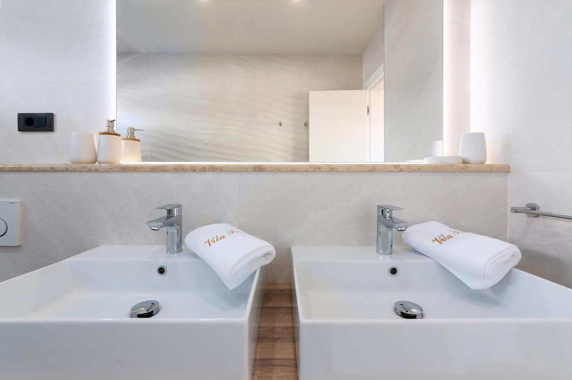 Luxurioese Villa Perla Mit Pool Und Jacuzzi Porec Esterno foto