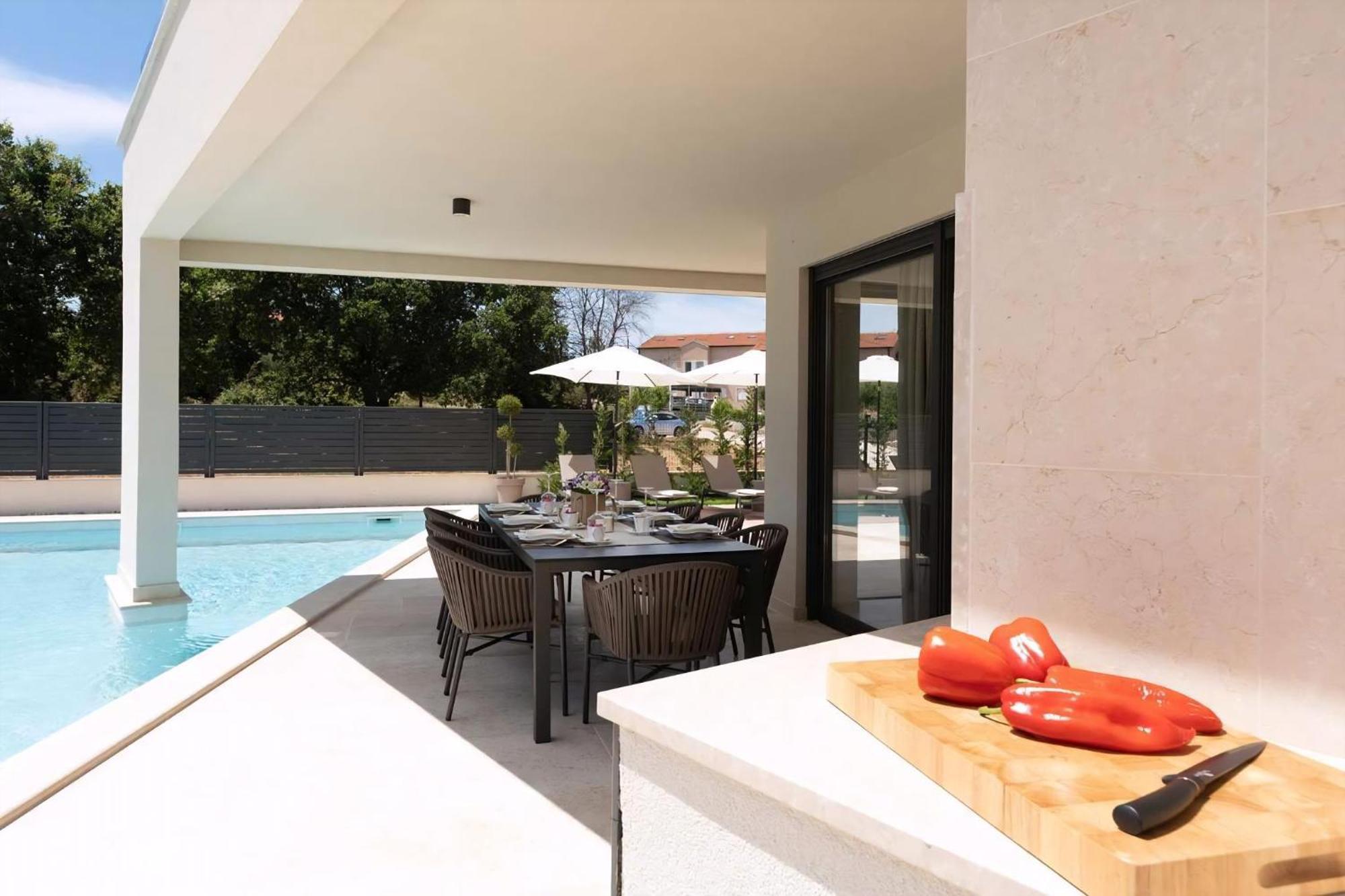 Luxurioese Villa Perla Mit Pool Und Jacuzzi Porec Esterno foto