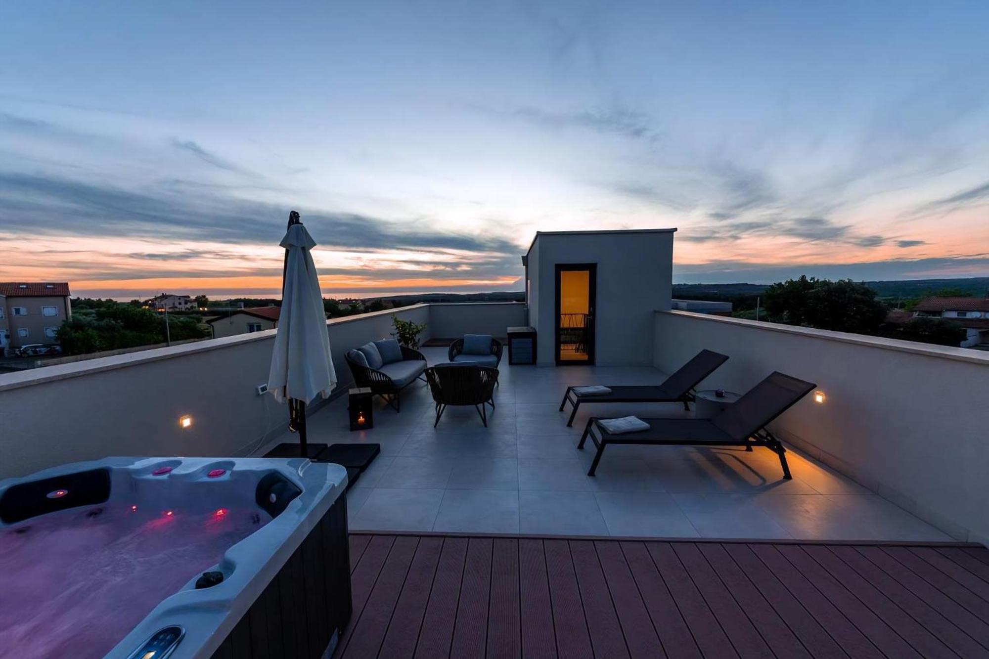 Luxurioese Villa Perla Mit Pool Und Jacuzzi Porec Esterno foto